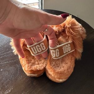 Cute UGG slippers. Tan/orange. Perfect for Christmas!